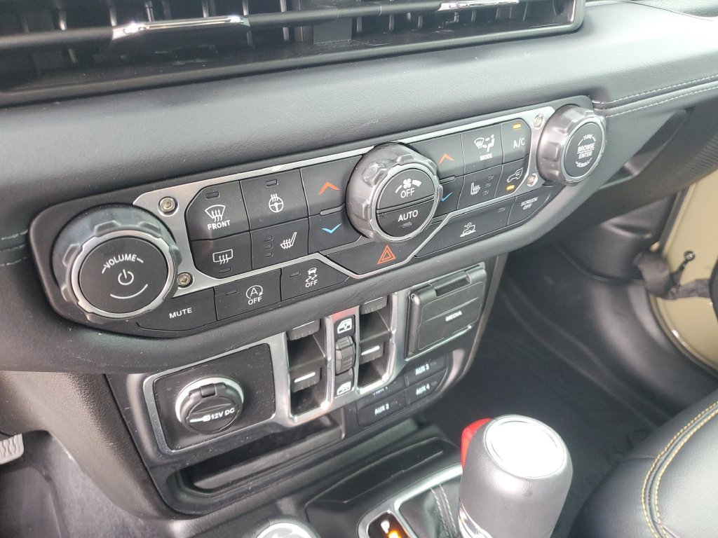 Used 2025 Green Jeep High Tide image 20
