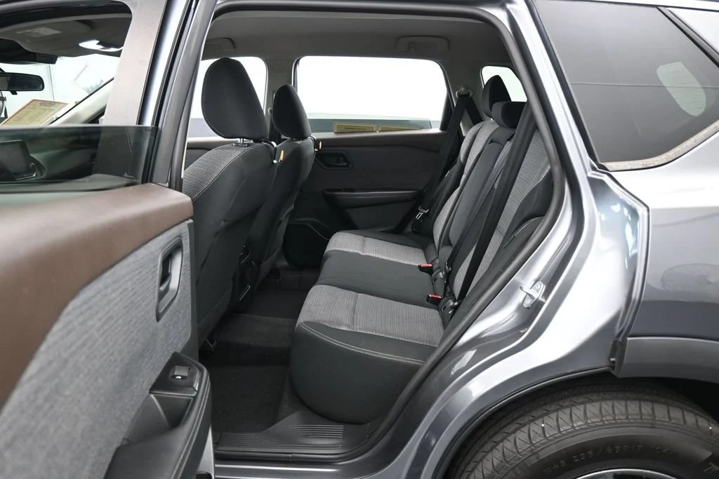 Used 2021 Gray Nissan S image 27