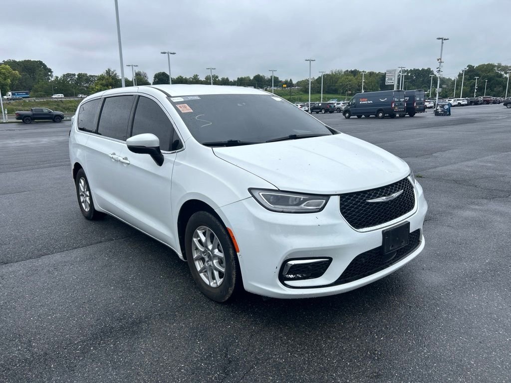 Used 2023 White Chrysler Touring L image 3