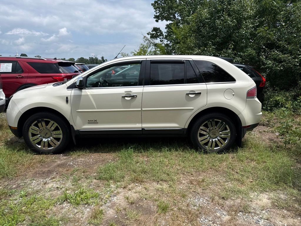 Used 2008 White Lincoln Base image 3