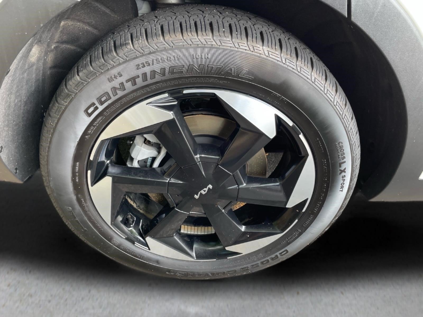 Used 2025 Snow White Pearl Kia EX image 17