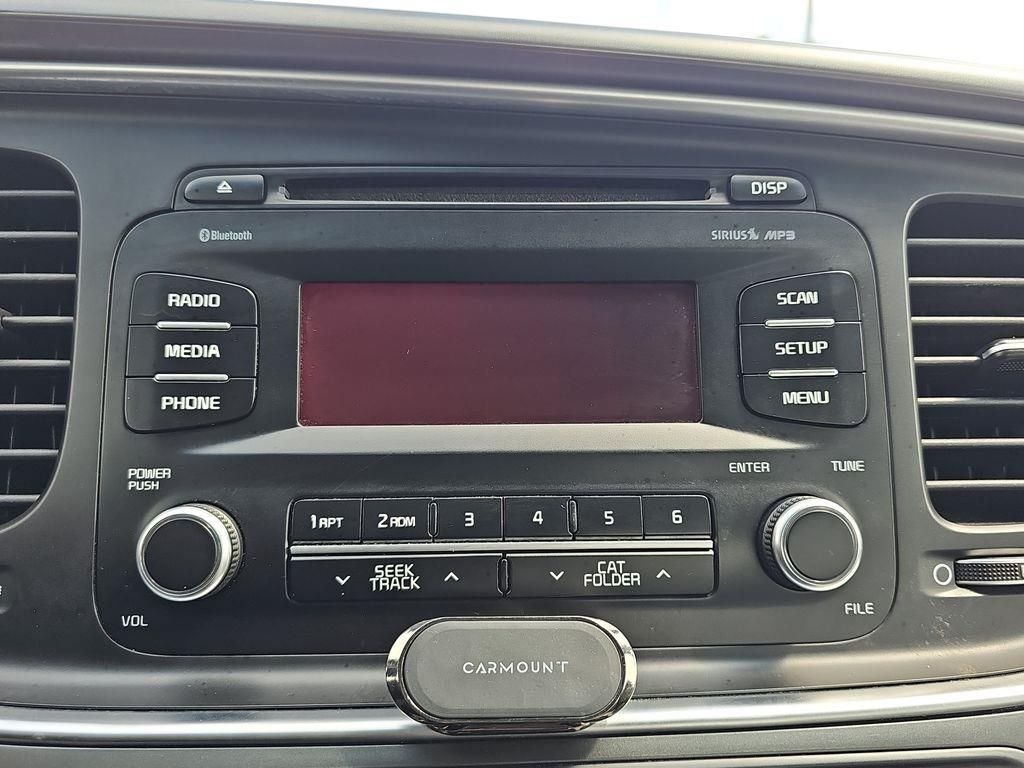 Used 2015 Black Kia LX image 20