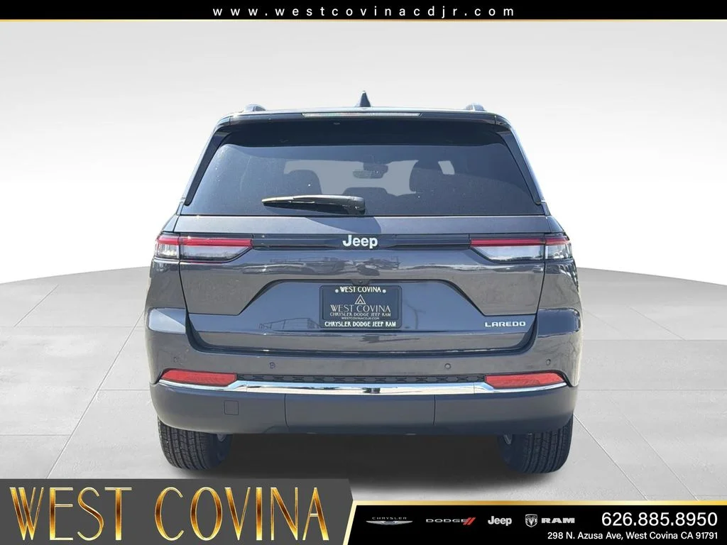 New 2026 Baltic Gray Metallic Clearcoat Jeep Laredo image 9