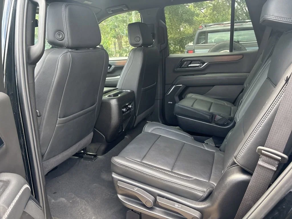Used 2025 Onyx Black GMC Denali image 6