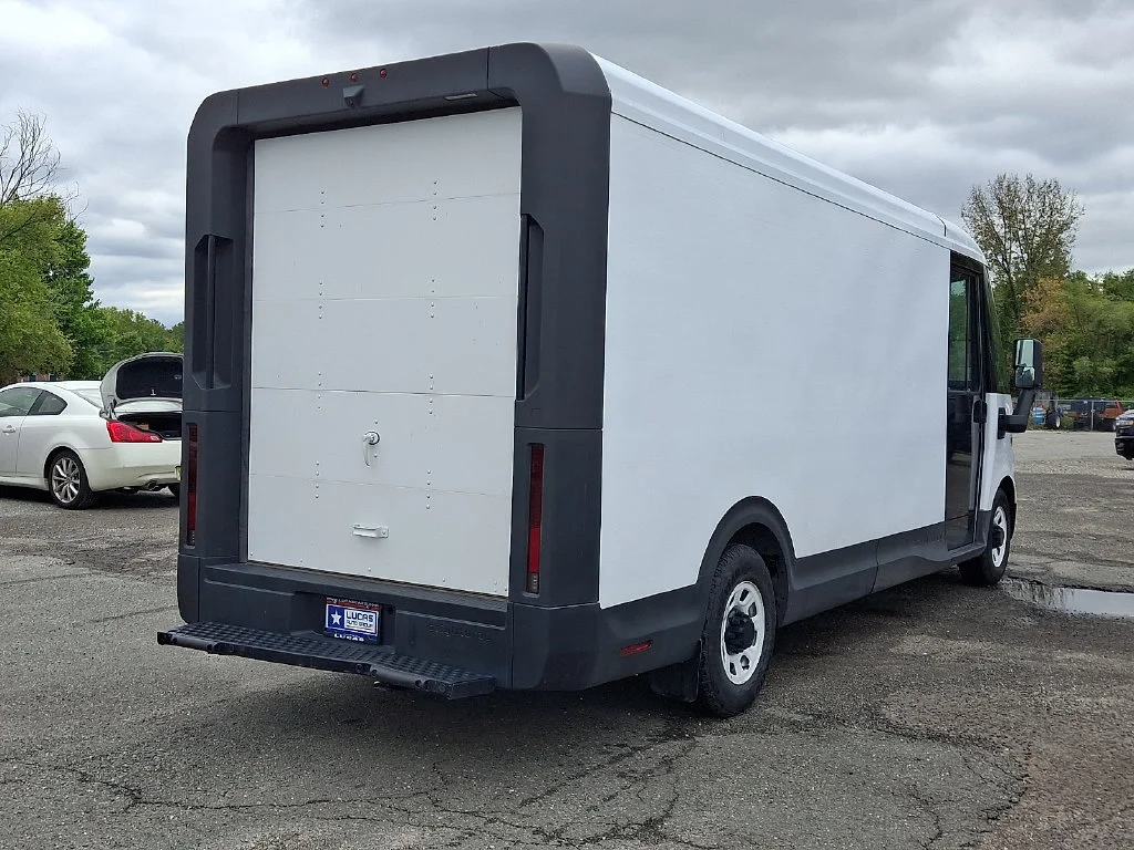 Used 2024 Oyster White BrightDrop EJY image 10