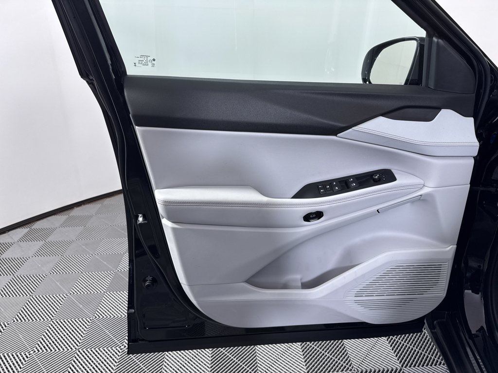 New 2026 Diamond Black Crystal Pearl-Coat Exterior Paint Jeep Limited image 27
