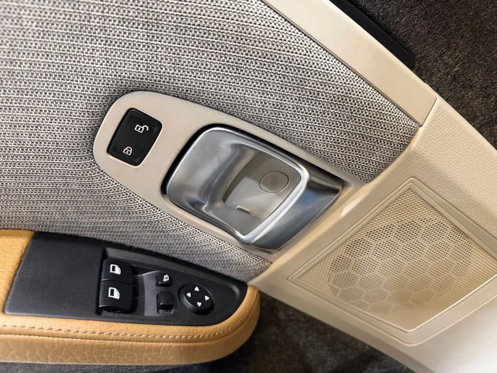 Used 2016 White BMW with Range Extender image 26