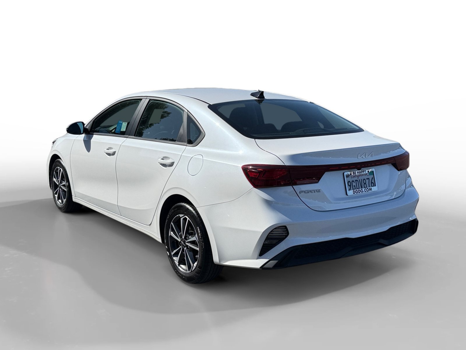 Used 2023 Snow White Pearl Kia LXS image 3