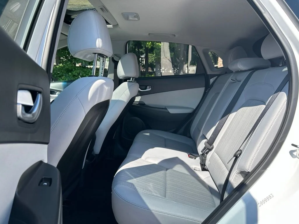 Used 2023 White Hyundai SEL image 25
