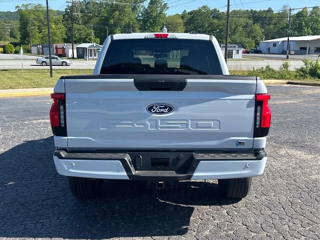 2025 Ford F-150 Lightning Flash - Photo 6