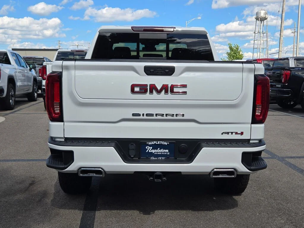 Used 2022 White GMC AT4 image 15