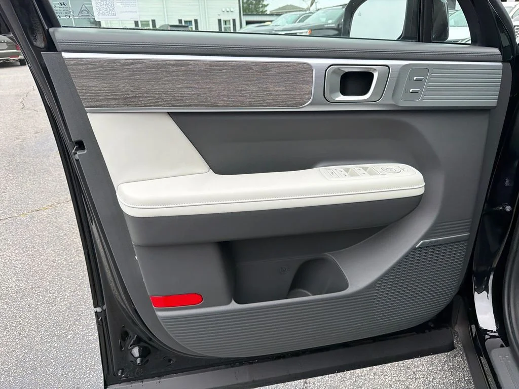 Used 2025 Black Hyundai Limited image 10