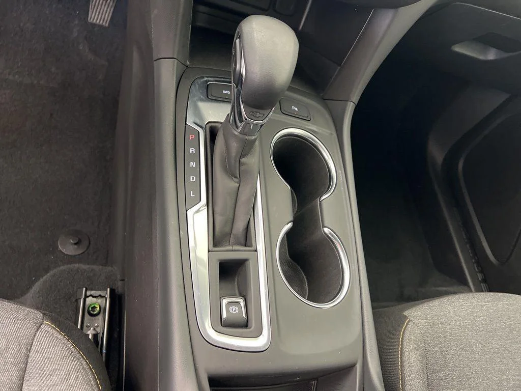 Used 2024 Summit White Chevrolet LT image 25