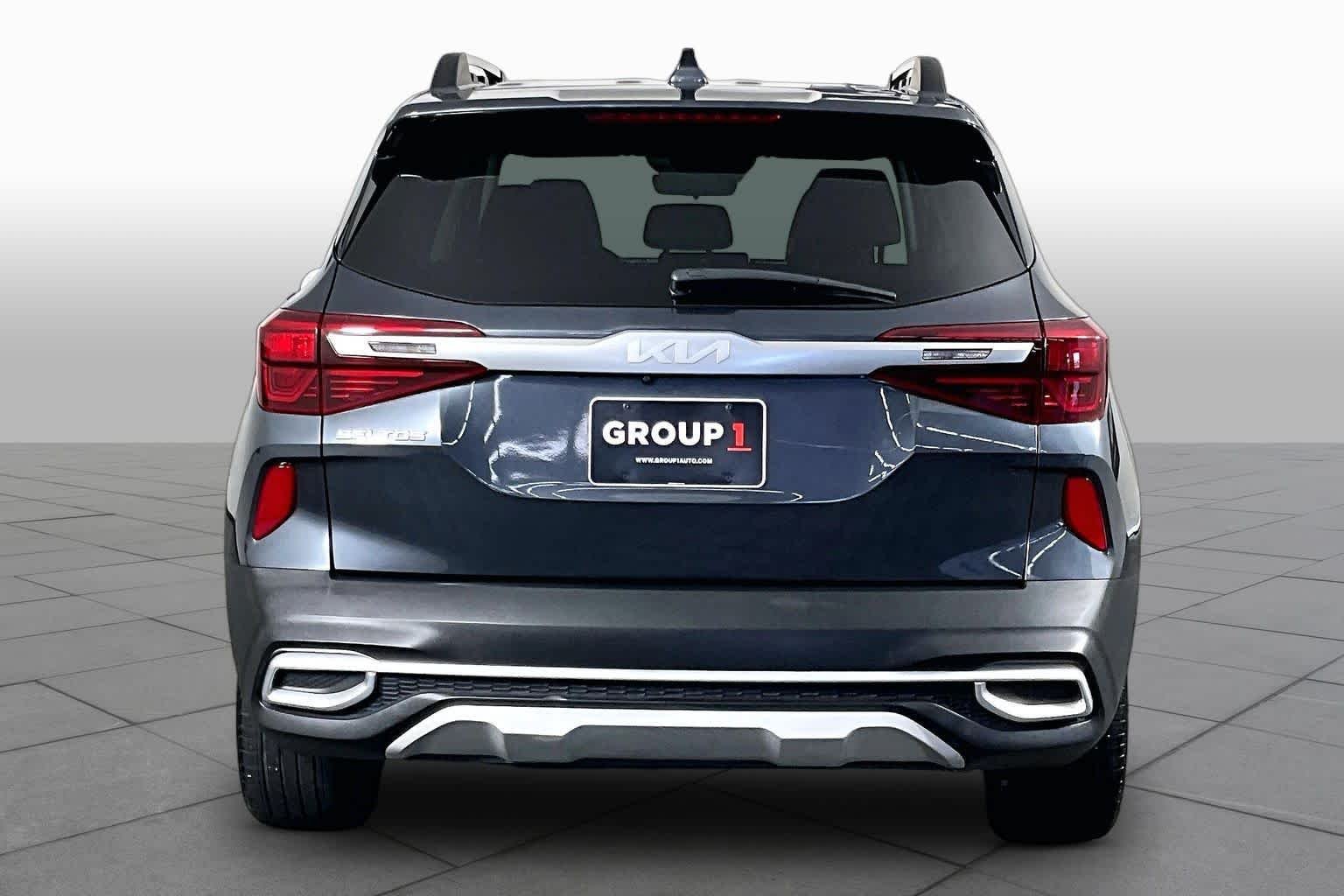 Used 2022 Gravity Gray Kia Nightfall image 4