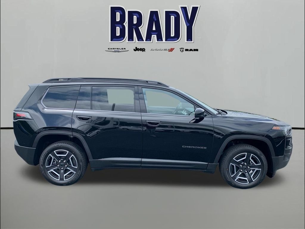 New 2026 Diamond Black Crystal Pearl-Coat Exterior Paint Jeep Laredo image 8