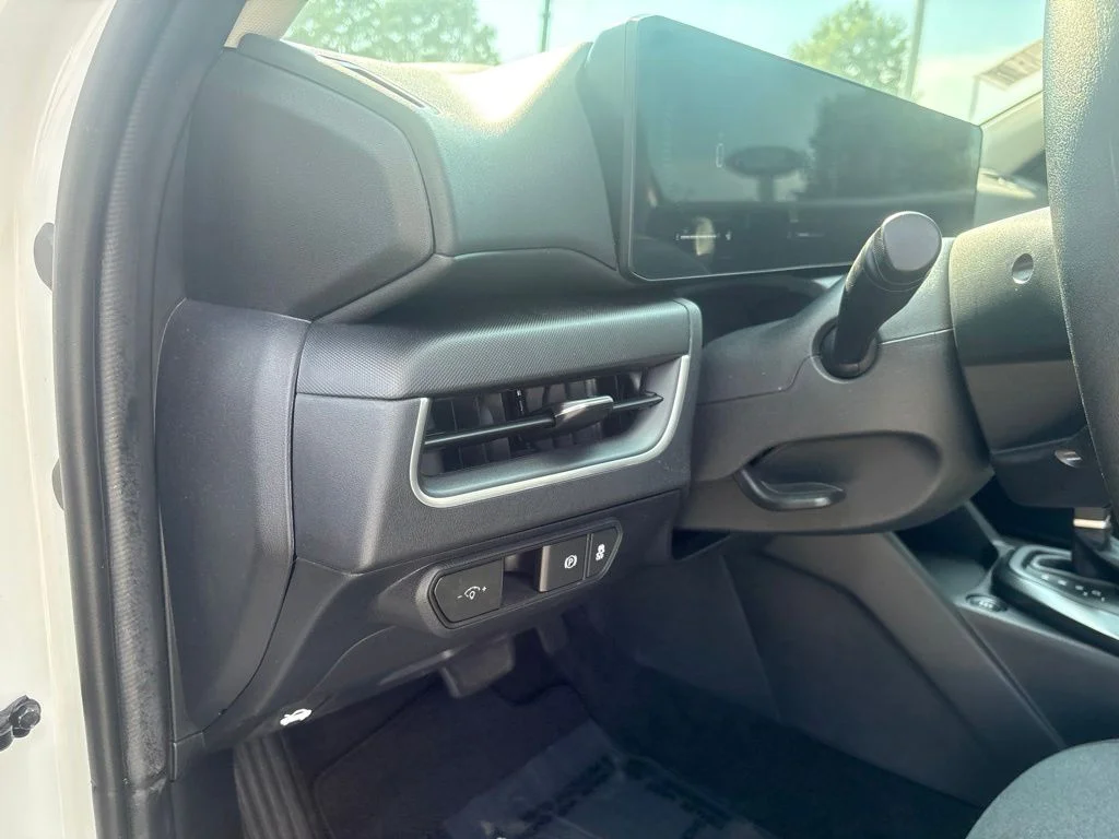 Used 2025 White Kia LX image 26