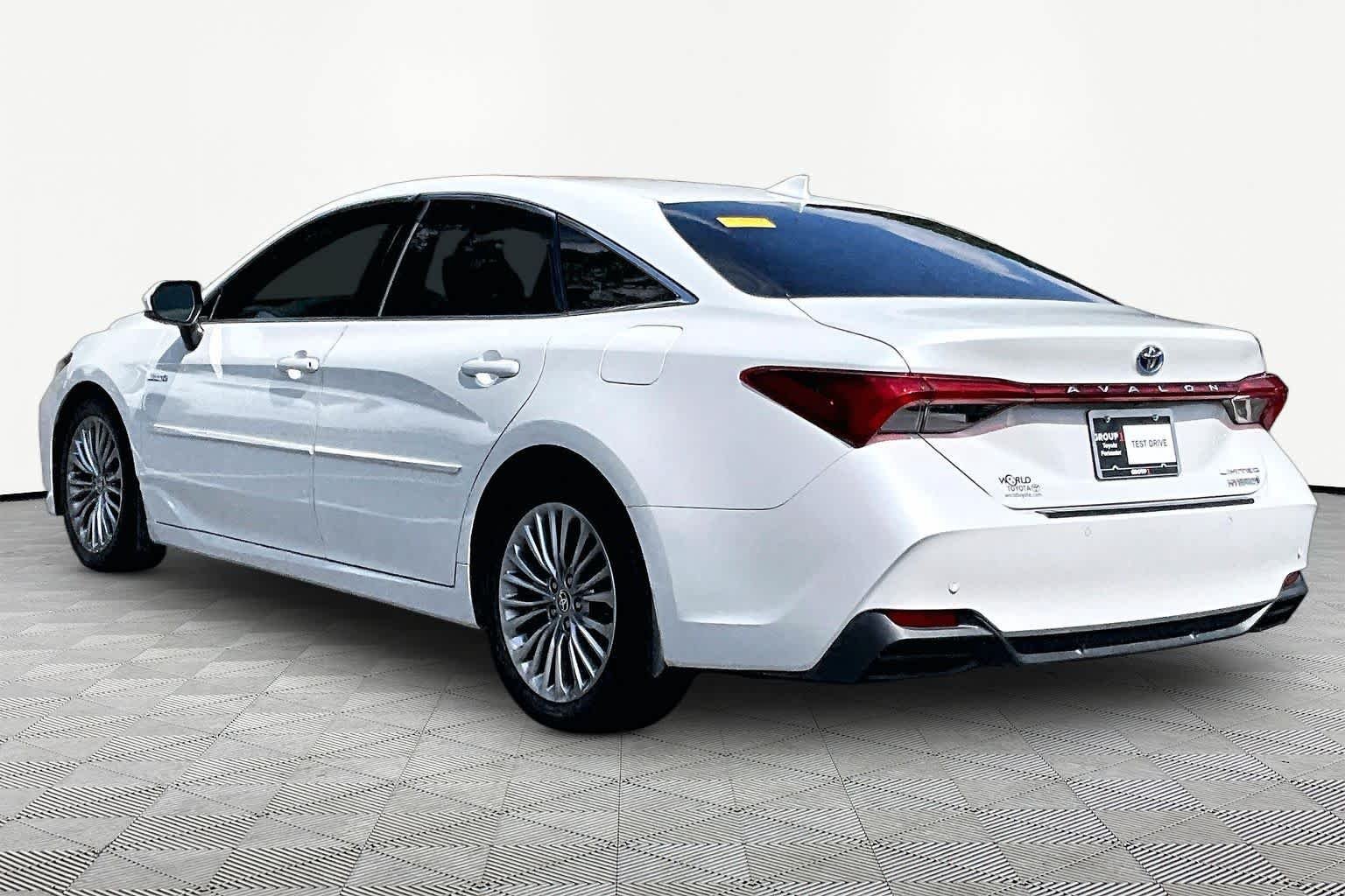 Used 2020 Wind Chill Pearl Toyota Hybrid Limited image 23