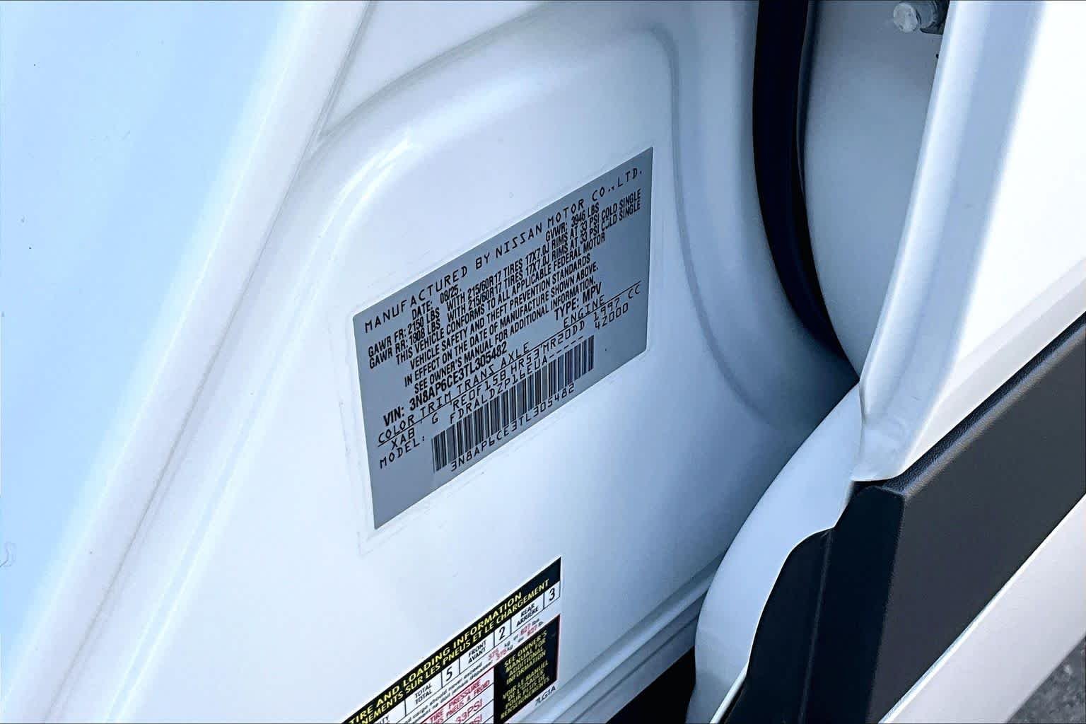 Used 2026 Aspen White Tricoat/Super Black Nissan SV image 32