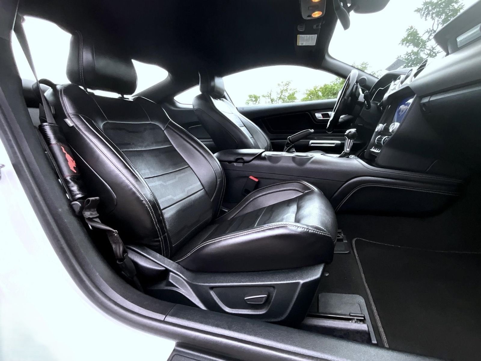 Used 2022 White Ford GT Premium image 17