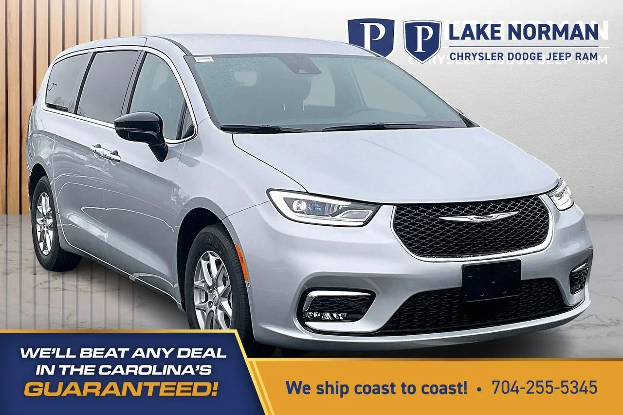 2026 Chrysler Pacifica Select's photo