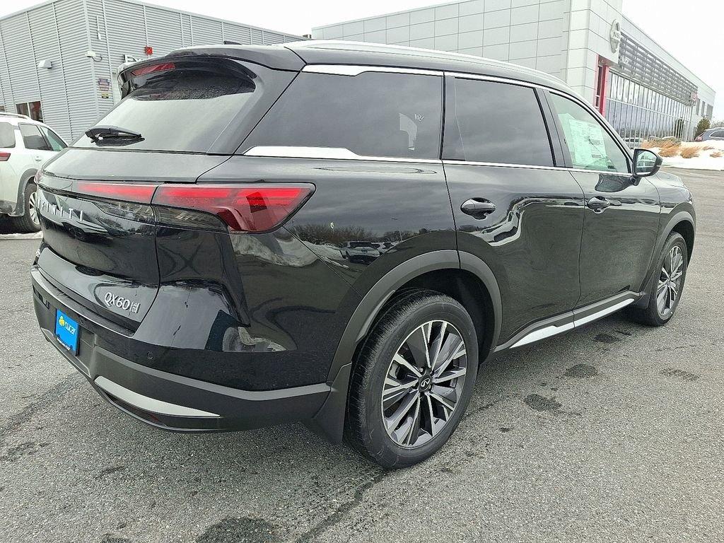New 2026 MINERAL BLACK INFINITI Luxe AWD image 4