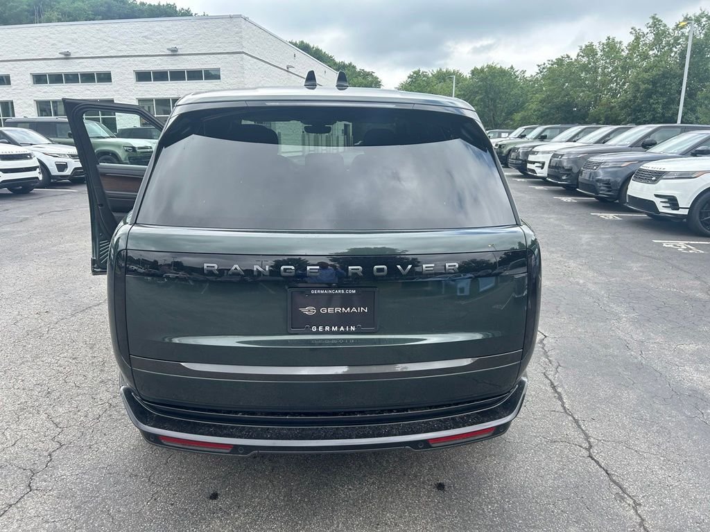 Certified Used 2025 Belgravia Green Metallic Land Rover SE image 10