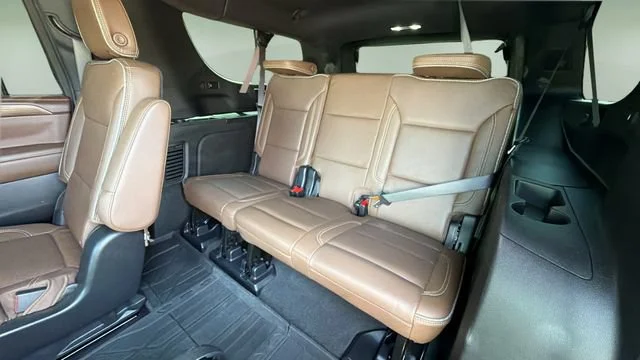 Used 2024 Iridescent Pearl Tricoat Chevrolet High Country image 34