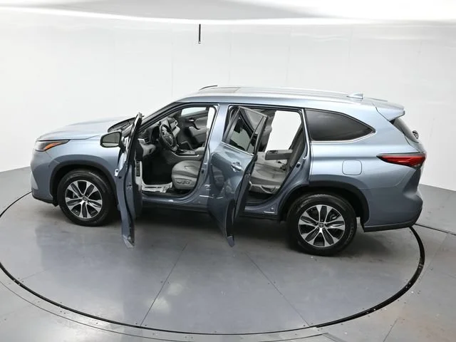 Used 2022 Moon Dust Toyota XLE image 43
