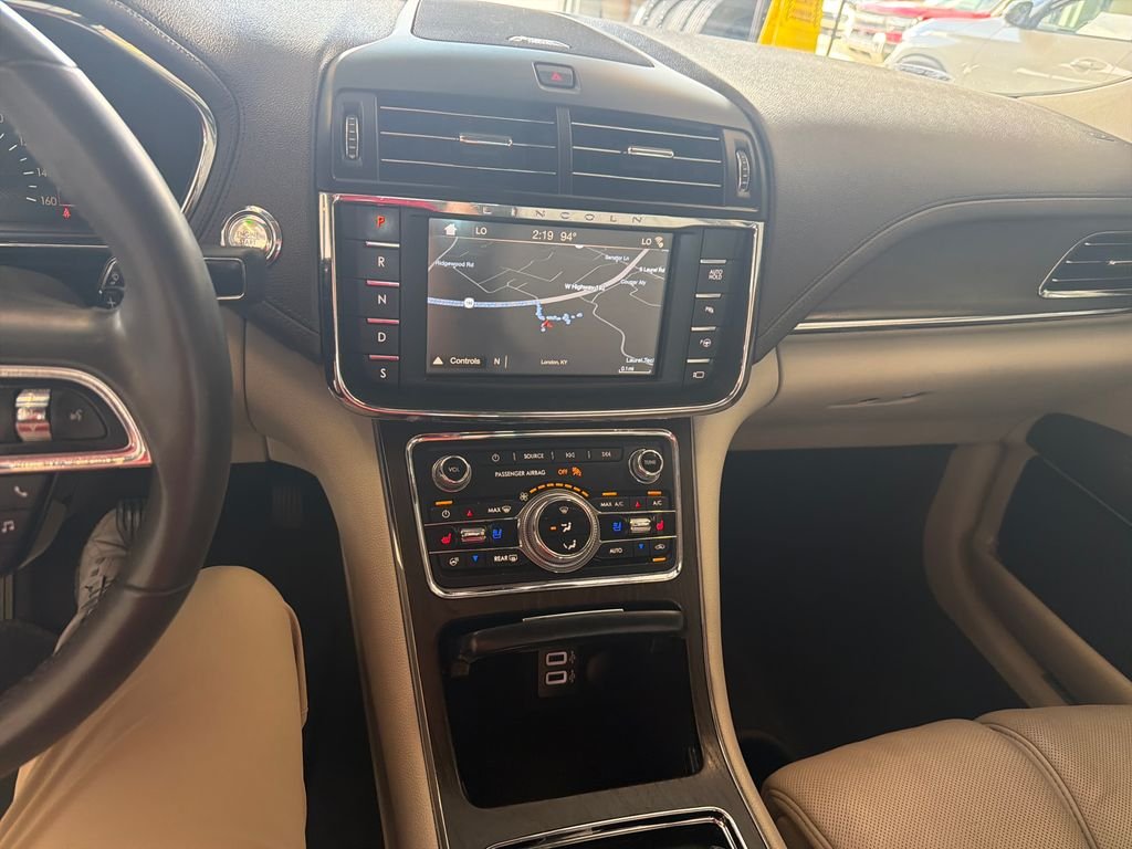 Used 2019 Silver Lincoln Reserve image 21