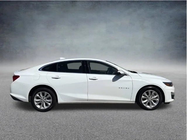 Used 2025 White Chevrolet LT image 24