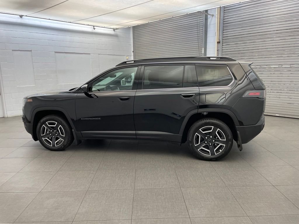 New 2026 Diamond Black Crystal Pearl-Coat Exterior Paint Jeep Limited image 8