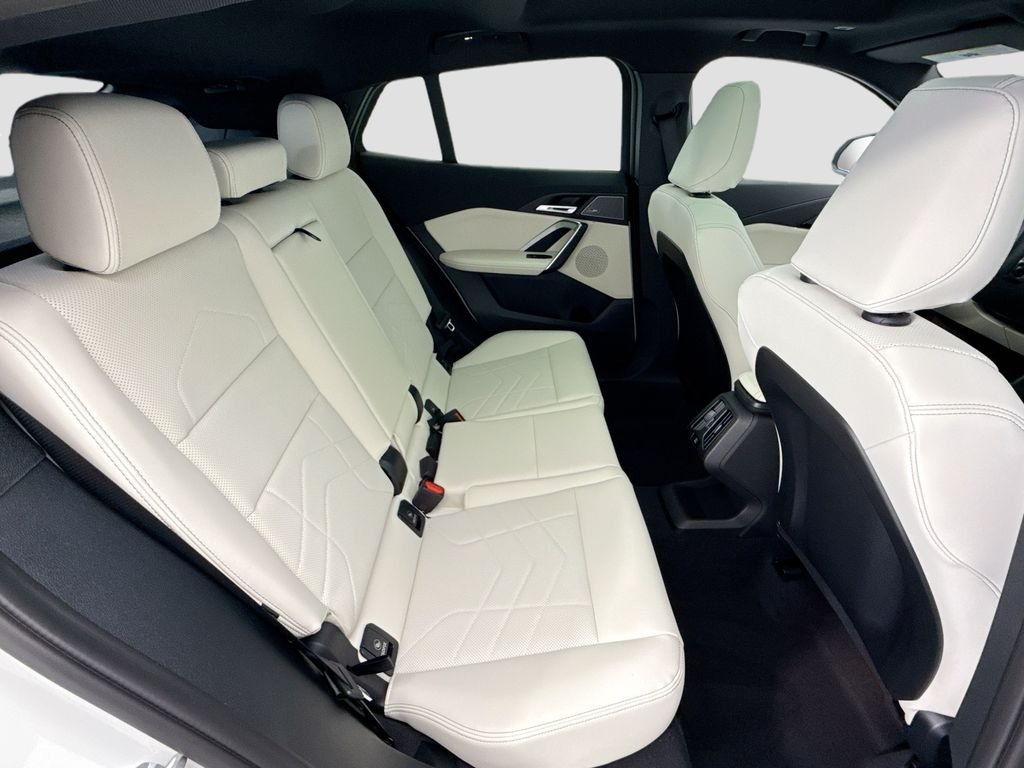 Used 2026 Alpine White BMW xDrive28i image 22