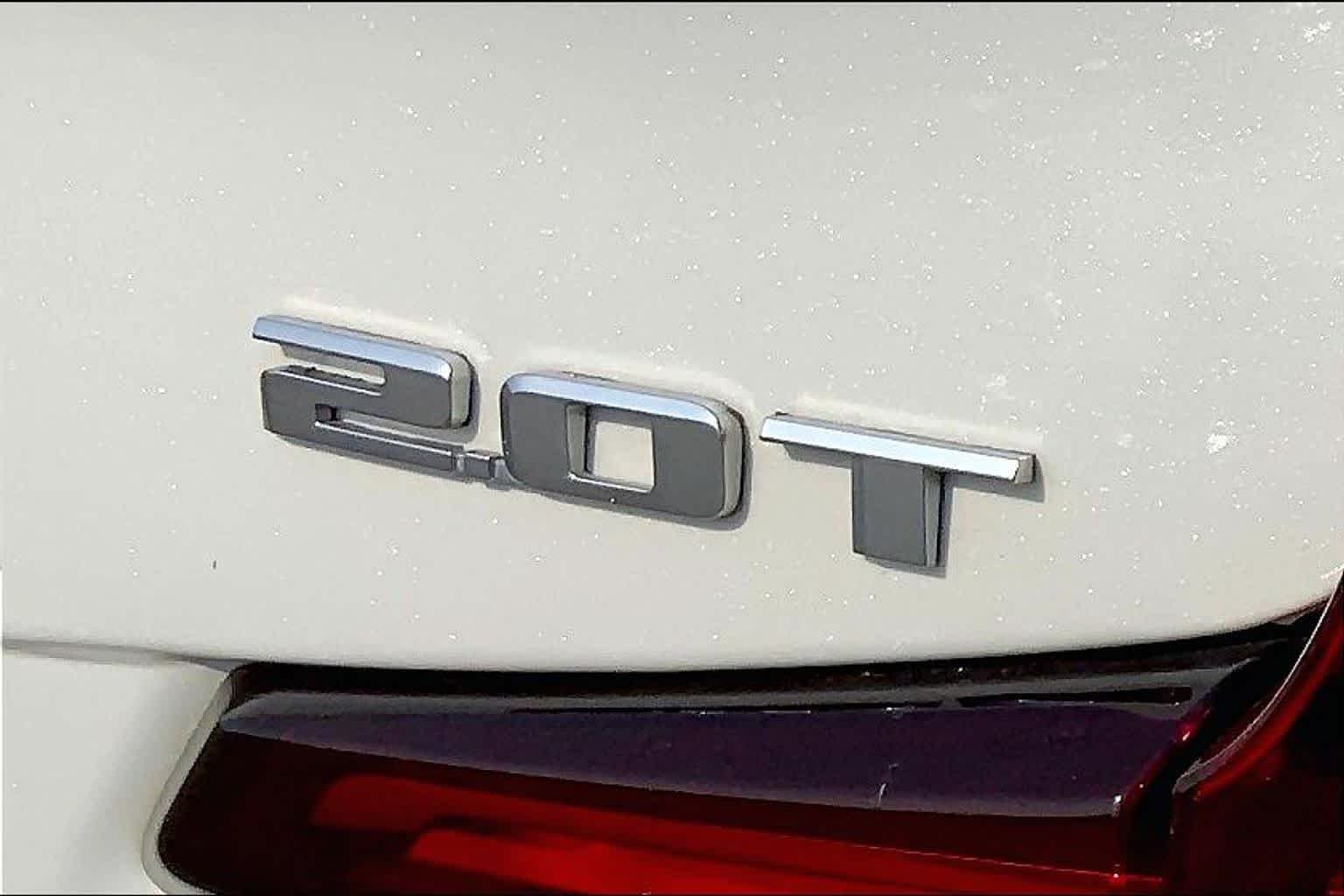 Used 2019 Crystal White Tricoat Cadillac FWD Luxury image 47