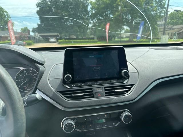 Used 2020 Silver Nissan 2.5 S image 21