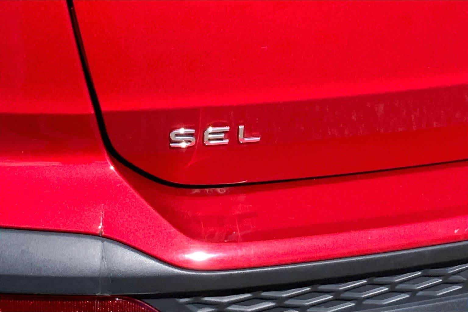 Certified Used 2022 Kings Red Metallic Volkswagen SEL image 10