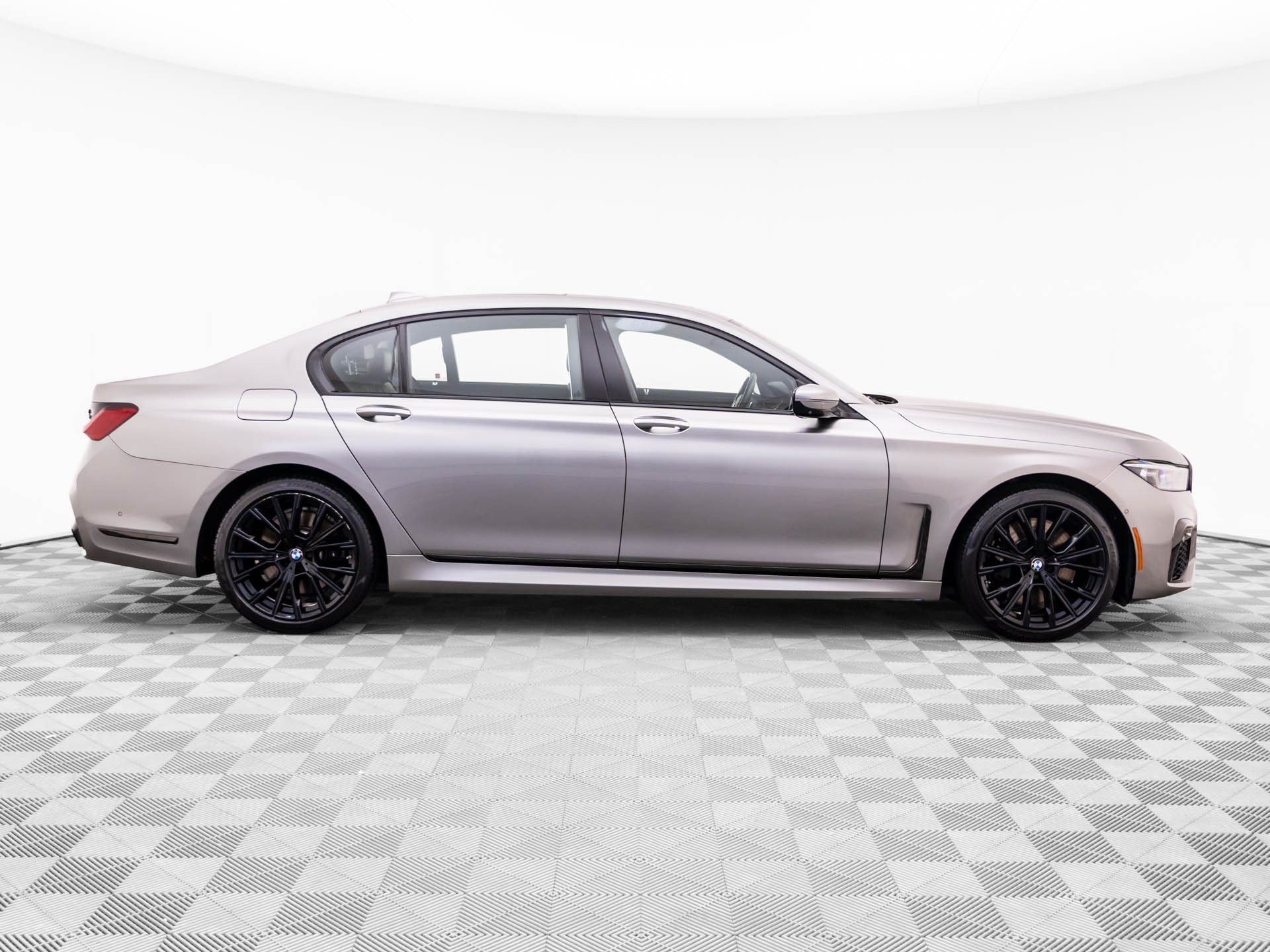 Used 2022 Donington Grey Metallic BMW 750i xDrive image 8