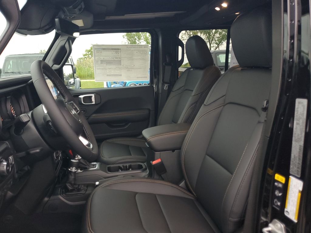 New 2026 Black Clear-Coat Exterior Paint Jeep Sahara image 18