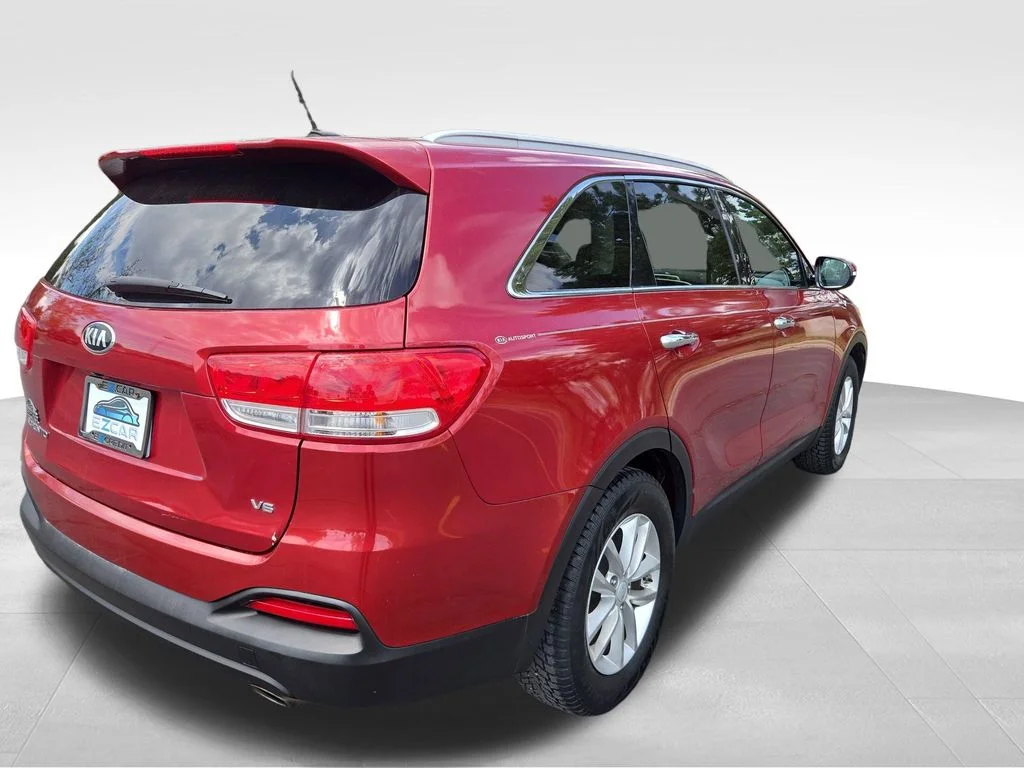 Used 2017 Red Kia LX image 11
