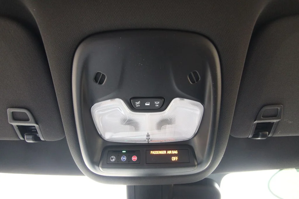 Used 2025 Beige Chevrolet ACTIV image 32