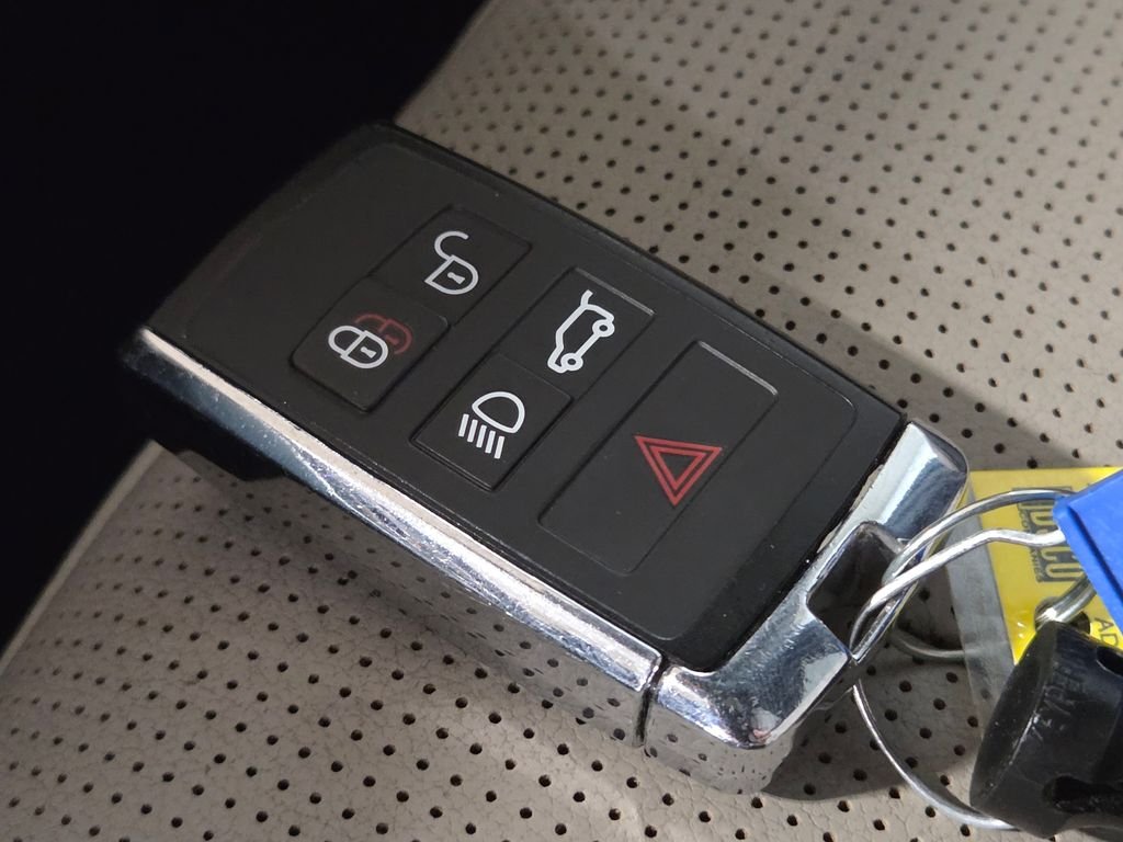Used 2019 Black Land Rover HSE image 35