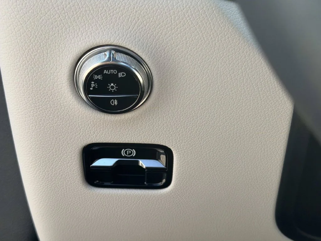 Certified Used 2026 Gray Mercedes-Benz GLC 300 image 21
