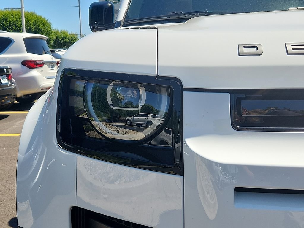 Used 2026 Fuji White Land Rover X-Dynamic SE image 9