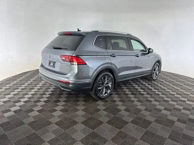 Used 2022  Volkswagen 2.0T SE image 5