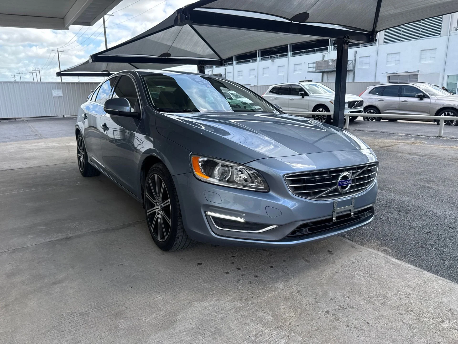 Used 2018 Blue Volvo T5 Platinum image 3