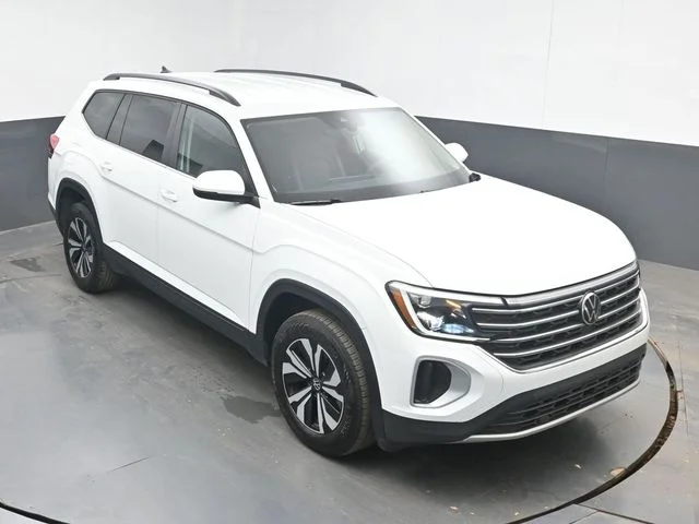 Used 2024 White Volkswagen 2.0T SE image 12