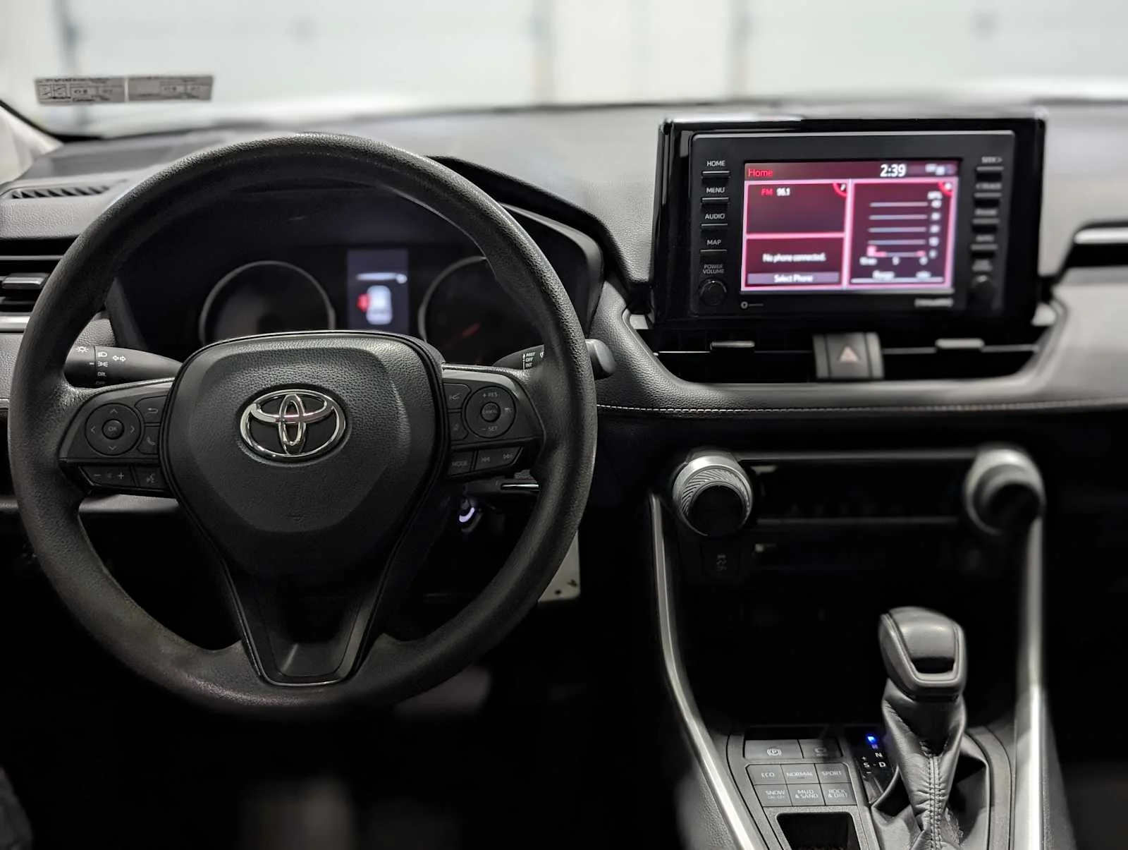 Used 2022 White Toyota LE image 5