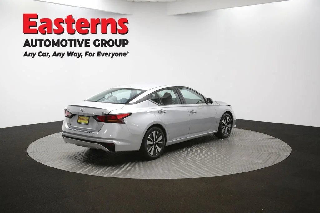 Used 2022 Silver Nissan 2.5 SV image 39