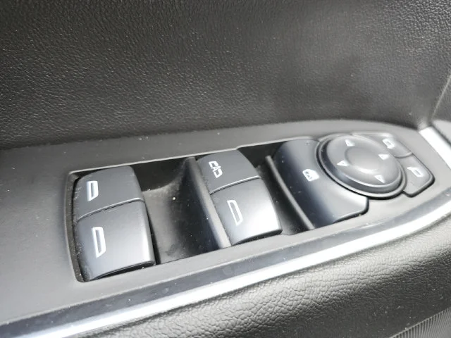 Used 2025 White Chevrolet LT image 23