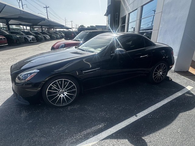 Pre-Owned 2020 Mercedes-Benz SLC 300