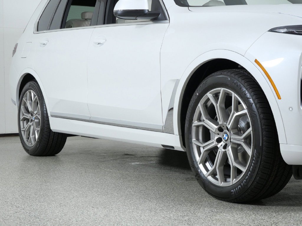 Used 2027 Mineral White Metallic BMW xDrive40i image 7